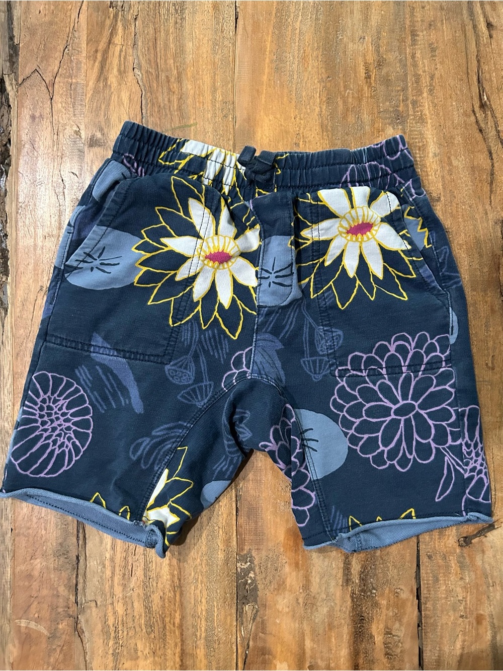 Tea flower shorts